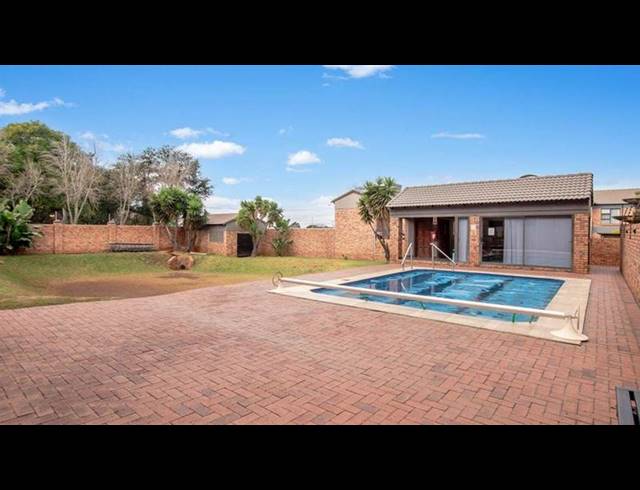 2 BEDROOM TOWNHOUSE FOR SALE IN RAVENSWOOD